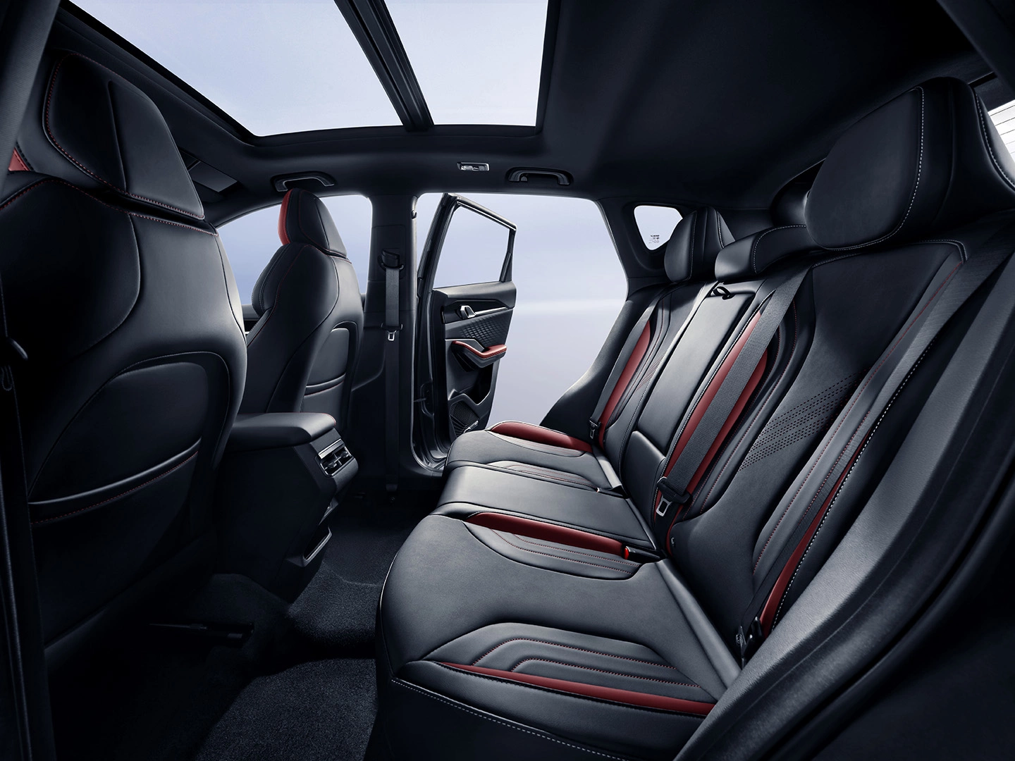 Geely Coolray салон 2.webp